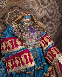 ชุดแต่งงานวินเทจแบบอัฟกันกุชิ พร้อมลูกไม้ ยาวกรอมพื้น แขนยาว ทำด้วยมือ สามารถปรับแต่งสีและขนาดได้ - Product Image 3