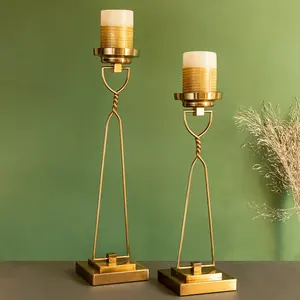 Ensemble de 2 bougeoirs décoratifs en métal plaqué or pour Noël pour la décoration de la maison - Product Image 4