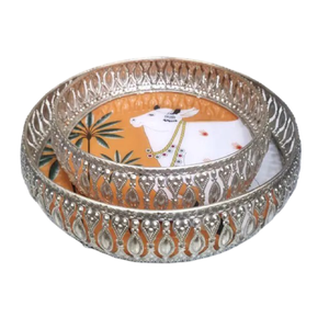 Plateau de service rond en métal décoratif de Noël avec finition nickelée pour plateau en métal à la maison élégant avec fini antique - Product Image 1