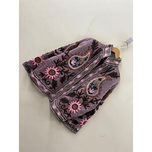 เสื้อแจ็คเก็ตผ้าฝ้ายปักลายดอกไม้สไตล์ซูซานี สีชมพูอมเทาและสีเขียวป่า พิมพ์ลายด้วยมือ สำหรับฤดูใบไม้ผลิ - Product Image 2