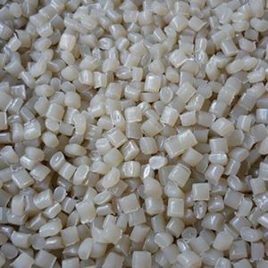 Gránulos de Polietileno Blanco HDPE de Grado Soplado, Materia Prima Plástica Post-Consumo HSPE PCR, Suministro de Fábrica, en Venta - Product Image 1