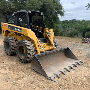 Mini chargeuse antidérapante d'occasion Excellente maniabilité, économe en carburant et parfaite pour les chantiers serrés - Product Image 6