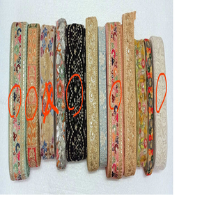 Le travail floral brodé sur mesure et les lacets de travail de séquence avec des options multicolores dans différentes tailles. - Product Image 4