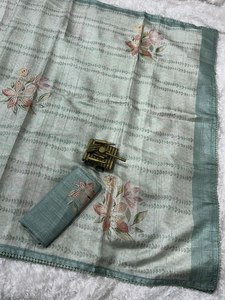 Sari en soie géorgette imprimé numérique, orné de paillettes, conçu pour des célébrations avant-gardistes, idéal pour les fêtes d'hiver - Product Image 6