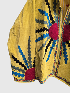 Chaqueta Amarilla con Cuello Mandarín y Patrón Geométrico Bordado a Mano, Manga Larga, Estilo Blusón de Terciopelo para Otoño - Product Image 5