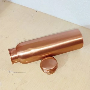 Vente en gros de bouteilles d'eau en cuivre pur les plus vendues verres en plastique à boire directement pour la vie quotidienne - Product Image 2