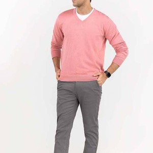 Suéter Personalizado para Hombre, Color Rosa Salmón, Cuello en V, Liso, 100% Algodón, Logotipo Frontal - Product Image 5