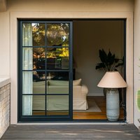 Porte coulissante en aluminium moderne avec grille, isolation thermique, écologique, pour garage, design intérieur, salon extérieur, jardin, cave à vin