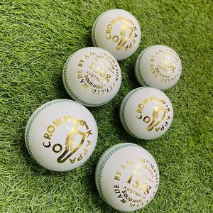 ลูกคริกเก็ต KOOKA คราวน์ สีขาว ผู้ชาย ไซส์ 156GM - Product Image 1