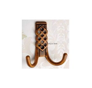 Crochets muraux en métal Design antique Cintres Artisanat de haute qualité pour la décoration de maison de style rustique et vintage pour les vêtements - Product Image 1