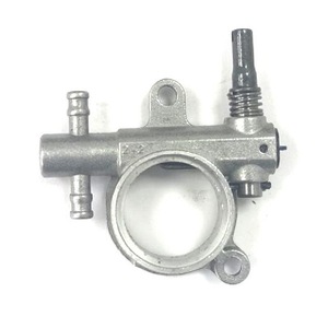 Pompa Ingrassatrice a Lunga Portata per Motosega Coval 3800 Rif. 918203 - Ricambi in Plastica per Benzina, Certificata REACH/GS, OEM - Product Image 1