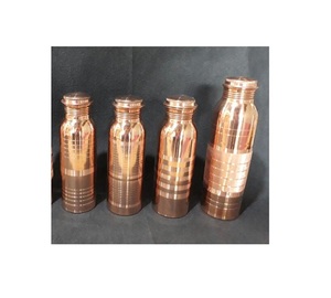 Botellas de agua de cobre puro de diseño artesanal premium para uso personal a precios al por mayor - Product Image 3