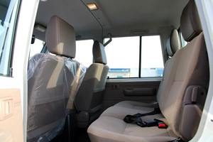 LA MEJOR OFERTA Toyota Land Cruiser Serie 79 LX V6 CILINDROS DOBLE CABINA DIÉSEL ASIENTOS DE CUERO - Product Image 3