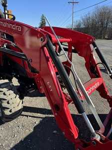 2025 Mahindra 1120HST Tractor usado - Product Image 4