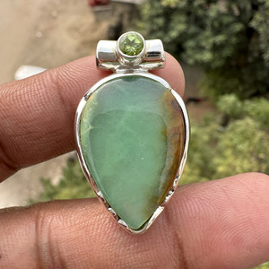 Pendentif en chrysoprase naturelle faite à la main avec sertissage en bélière |   Collier en argent sterling avec pierres précieuses |   Bijoux en gros Cadeau Fête - Product Image 1