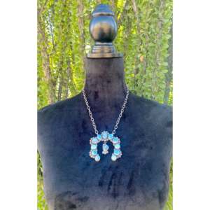 Collier Naja en turquoise et argent sterling, objet de collection culturelle de Marie Tsosie Golden Hill - Product Image 2
