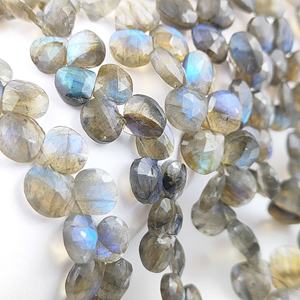Perles de pierres précieuses en forme de cœur en labradorite naturelle pour la fabrication de colliers et de bijoux - Product Image 2