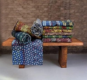 ผ้านวมคอตตอน Kantha สไตล์วินเทจออร์กาน100% นุ่มสบายขนาด55*85นิ้วทำด้วยมือผ้าลินินอินเดียพิมพ์ลายตัวละคร - Product Image 1