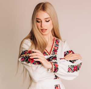 Vestido Maxi Bordado Ucraniano con Bordado a Máquina para Mujer - Product Image 1