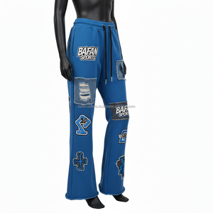 Pantalones acampanados azules para mujer, 320 GSM, tela de forro polar suave y elástica, diseño de paneles con bordado, opción de logotipo personalizado - Product Image 4