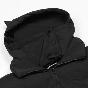 Chaqueta bomber recortada personalizada de alta calidad para hombre para invierno cálido acolchado con capucha cuello frontal logotipo estilo Formal para exteriores - Product Image 3