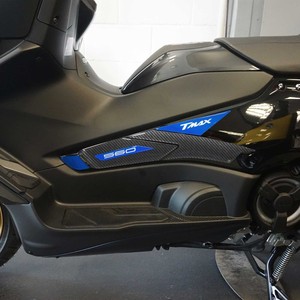 Kit Adesivi Protettivi 3D Blu su Misura e Pad Serbatoio per Moto Yamaha Tmax 560 2022-2023 - Product Image 2