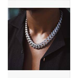 Cadena Cubana de Oro de 14K con 4 Filas de Moissanita de 20MM para Regalo - Product Image 5