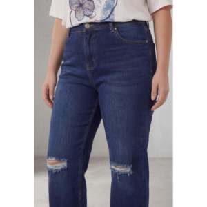 Jean pour femme grande taille bleu marine avec détails déchirés aux genoux - Product Image 3