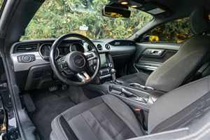 FORD MUSTANG GT 2022. Voiture à faible kilométrage, boîte de vitesses automatique, direction souple, essence/électrique, état neuf - Product Image 6