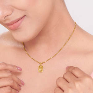 Colgante de Oro con Letras del Alfabeto y Cadena, Listo para Regalar - Product Image 2