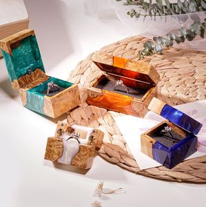 GUIDE MONTRES RUSTIQUE FAIT À LA MAIN Vente en gros de propositions de fiançailles Mariage Boîte à bagues à bijoux en bois et en résine à double fente unique - Product Image 5