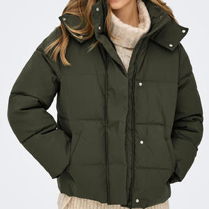 Vente chaude de haute qualité Olive femmes veste matelassée courte manteau d'hiver respirant avec chapeau détachable remplissage Polyester - Product Image 1
