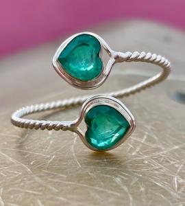 Brazalete ajustable de Plata de Ley 925 de cristal Esmeralda, joyería de cristal Esmeralda con forma de corazón de diseño único para regalo de mujer - Product Image 1