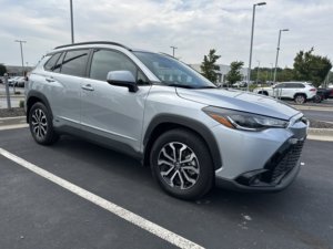 Toyota Corolla Cross Hybrid SE AWD SUV 2024 Usado, 5 Plazas, Interior de Cuero Oscuro, Volante a la Derecha/Izquierda - Product Image 4