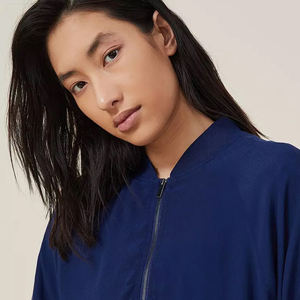 เสื้อแจ็กเก็ตบอมเบอร์สำหรับผู้หญิงเสื้อแจ็กเก็ตบอมเบอร์แขนยาวผ้าฝ้ายระบายอากาศได้ดีย้อมสีล้วนขนาดสำหรับผู้ใหญ่ออกแบบได้ตามต้องการ - Product Image 5