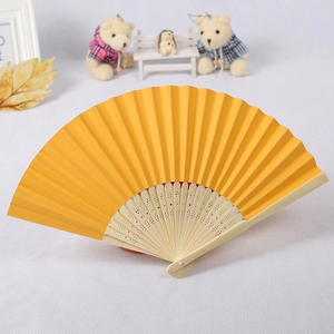 Ventiladores de mano de bambú personalizados de gran oferta: impresión personalizada y ventiladores plegables decorativos de Vietnam - Product Image 1