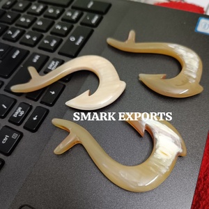 Colgante de anzuelo de cuerno de vaca pulido, suministro de joyería hecho a mano duradero para collares, accesorio artesanal de cuerno Natural inspirado Tribal - Product Image 4