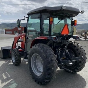 Tracteur 2024 Massey Ferguson 2850M Premium Compact Power pour des performances de qualité professionnelle - Product Image 1