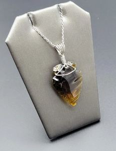 Pointe de flèche en verre brun naturel en vrac Offre Spéciale de la meilleure qualité enveloppée dans un cadeau en acier inoxydable par Alif cristal et agate - Product Image 1