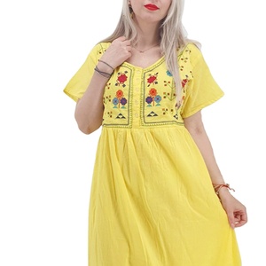 Robe maxi à manches courtes pour femmes, nouvelle conception, broderie florale, élégante, longueur au sol - Product Image 1