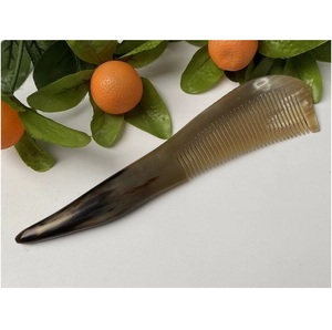 Peine de Cuerno de Vaca Natural, Dientes Anchos, Acabado Suave, Cuidado del Cabello - Product Image 4