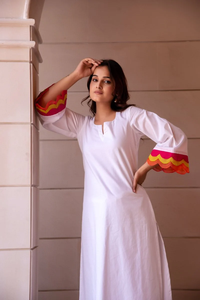 ชุดเซ็ตผ้าฝ้ายสีขาวพร้อมแขนเสื้อปักลายออร์แกนซ่าหลากสี ชุดคุर्ตาปักลายพร้อมกางเกงขายาวสำหรับผู้หญิง - Product Image 5