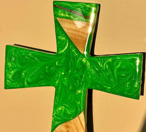 Arte de pared de Cruz de resina brillante-Escultura de madera de olivo geométrica moderna con acentos de neón para decoración espiritual - Product Image 2