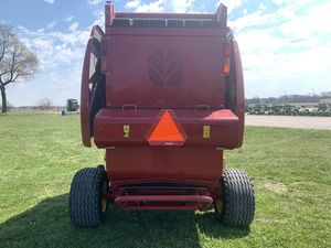 Presse à foin ronde New-Holland avec mini presse à foin Rollbelt 460 avec moteur et boîte de vitesses incluse - Product Image 5