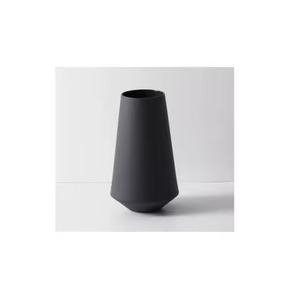 Recipiente de metal plateado hecho a mano elegante soporte floral para la mesa del dormitorio interior del hogar y la decoración contemporánea de la Oficina - Product Image 2