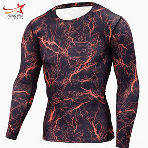 Camisa de compresión deportiva ajustada en seco para hombre, ropa de gimnasio personalizada de poliéster y LICRA para fitness para uso en gimnasio - Product Image 5