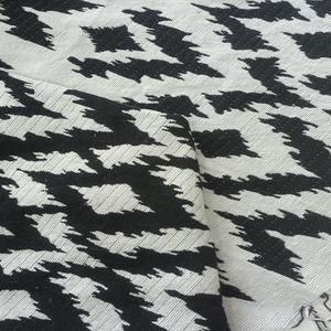 Vente en gros de tissu jacquard en coton de conception personnalisée, technique de teinture en fil respirant, style bohème noir beige pour vêtements, sacs - Product Image 4