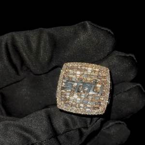 Anillo Cuadrado de Plata de Ley 925 con Micro Pavé de Diamantes Moissanite VVS, Anillo Personalizado con Letra, Estilo Hip Hop, de Lujo, para Unisex - Product Image 5