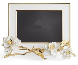 Meilleure vente Cadres de photos Cadre photo en métal Nouveau design Blanc et or Motifs floraux Cadres de table en aluminium pour photos - Product Image 3