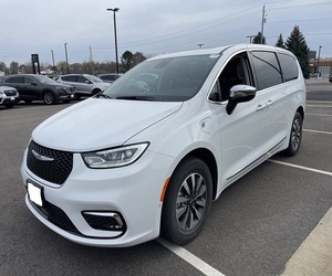 Offre Spéciale : Chrysler Pacifica Hybride Limited FWD d'occasion 2023 - Prêt à être expédié - Product Image 1